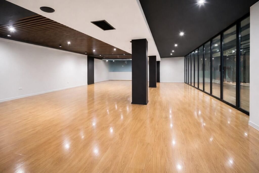 BUSINESS PREMISES FOR RENT 684 M2 SAUK 8,200 EURO