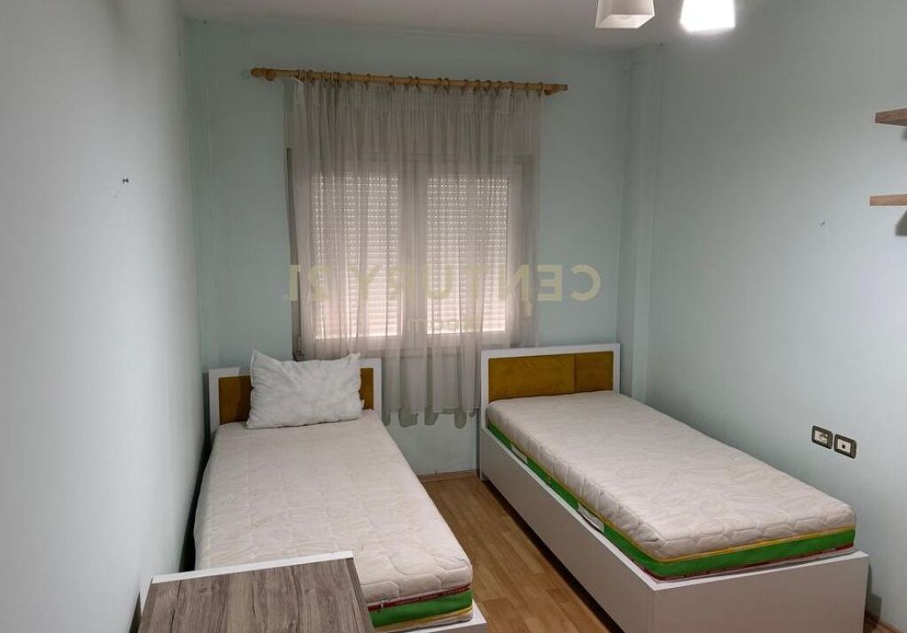 2+1 me qera afer pallatit te Brigadave