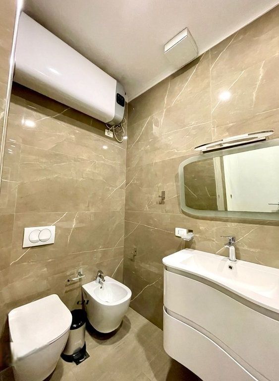 2 hyrje 1+1 TE KOMPLEKSI DELIJORGJI!