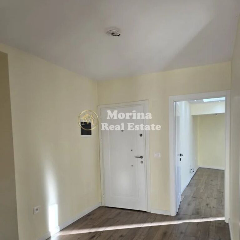 Qera | Ambjent Biznesi | Skanderbeg Square | 900 €/muaj