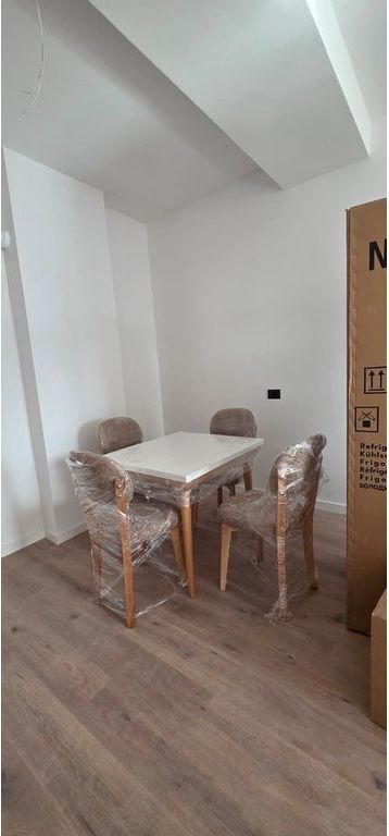 Paskuqan, Offriamo in affitto appartamento 1+1+ veranda, posto auto!