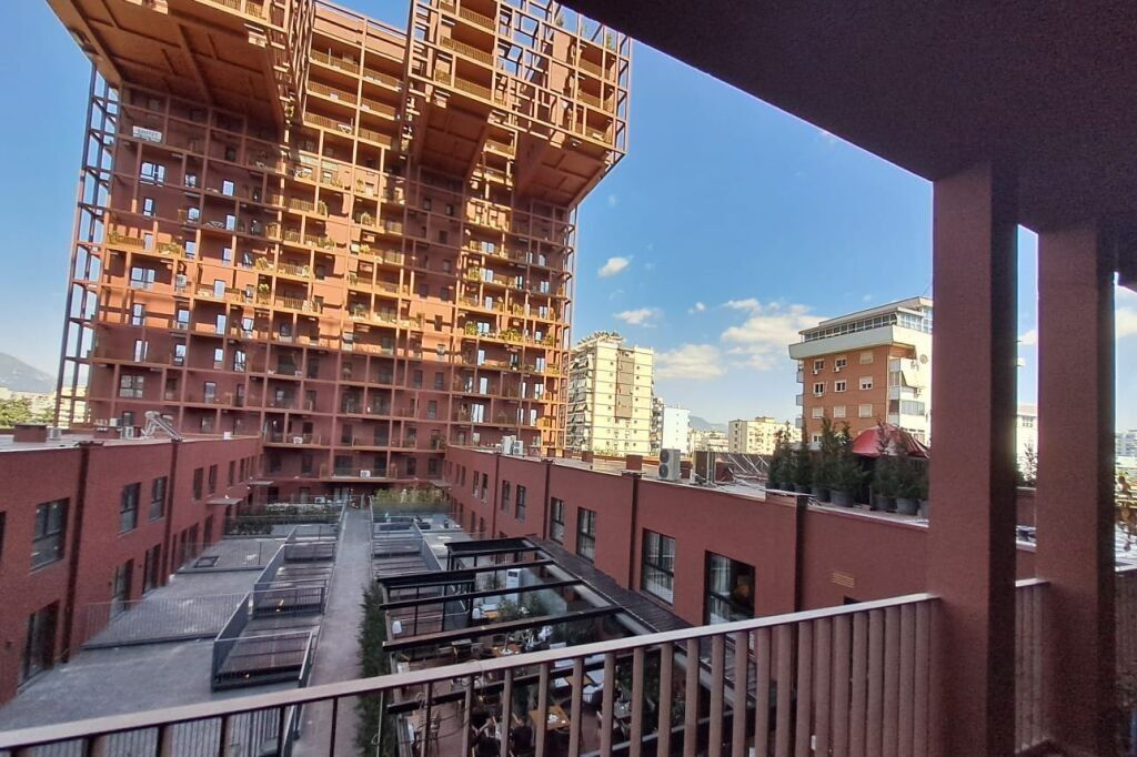  Ambient Biznesi (Zyrë) 2+1+2 për Qira – Garden Building Rruga e Kavajes