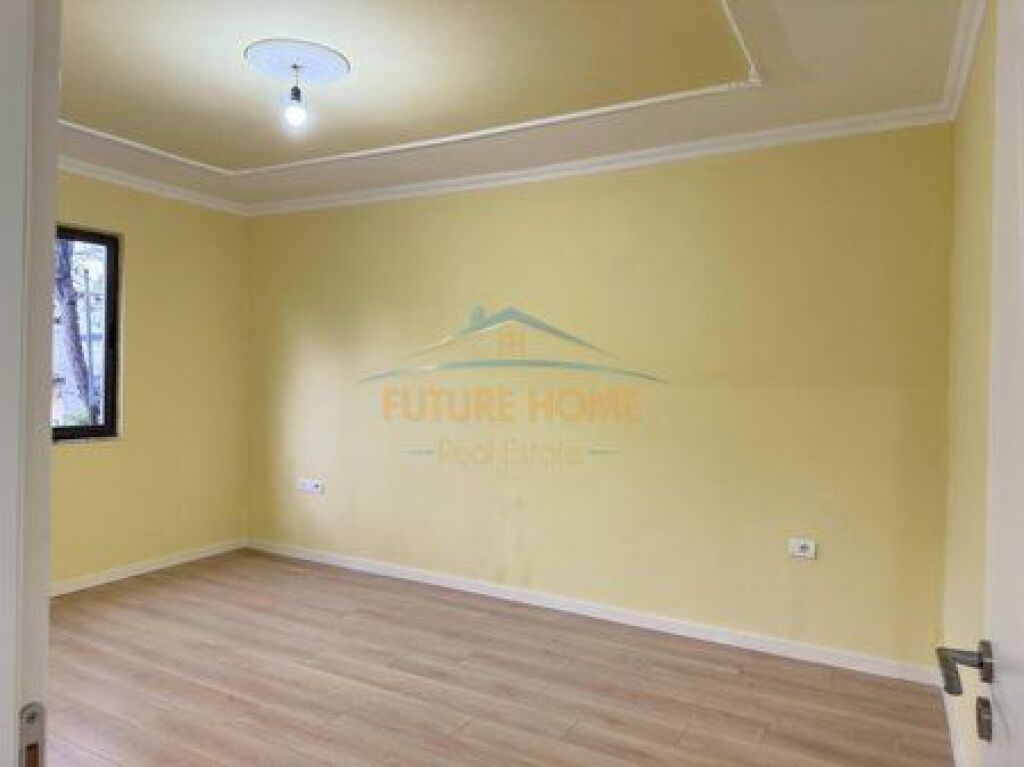 Shitet apartament 1+1 ,Shkolla Bajram Curri, Tirane
