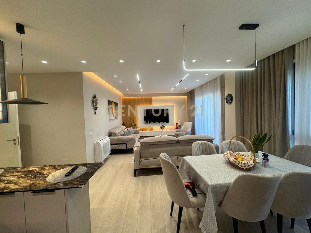 FOR SALE, MODERN 2+1+2 APARTMENT WITH 2 PARKING SPACES AND YARD, AT DRY LAKE