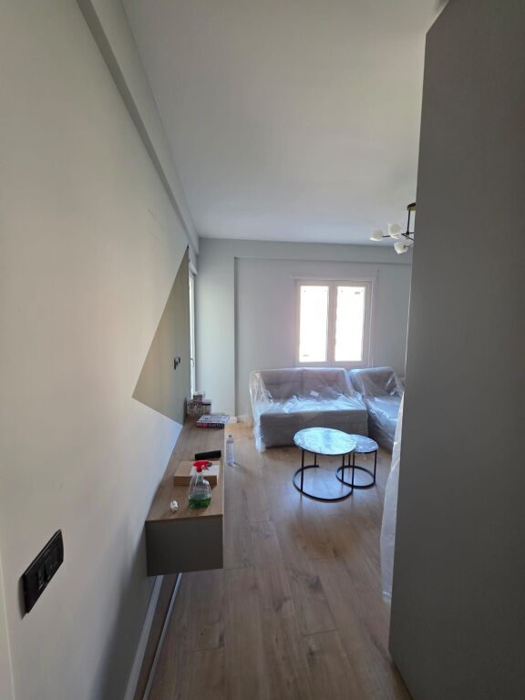 Shitet apartament 1+1 te shkembi kavajes