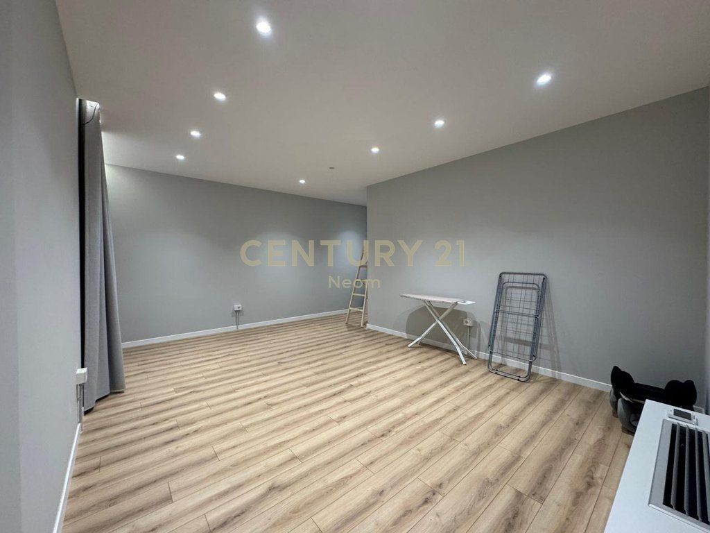 APARTMENT 2+1+2 WITH YARD AND PARKING SPACE