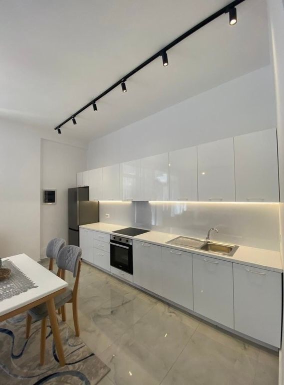 Jepet Apartament me Qera 1+1 Fresk