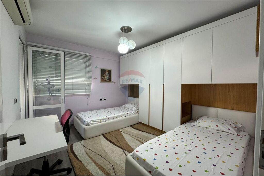 Apartament 2+1 per qira, Komuna e Parisit