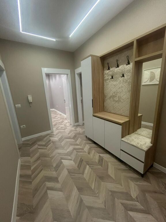 🏢 Shitet Apartament 2+1+2 – 9 Katëshet, afër Pazarit të Ri
