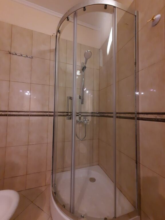 Jepet me qera 1+1 liqeni that 630 eu mobiluar