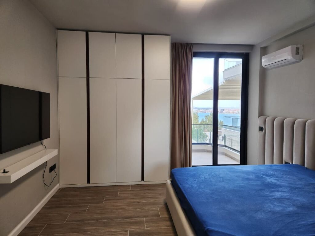 Apartament luksoz për shitje në Lungomare