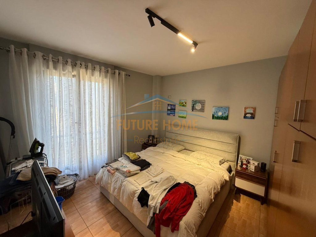Shitet apartament 2+1+2 Zogu i Zi