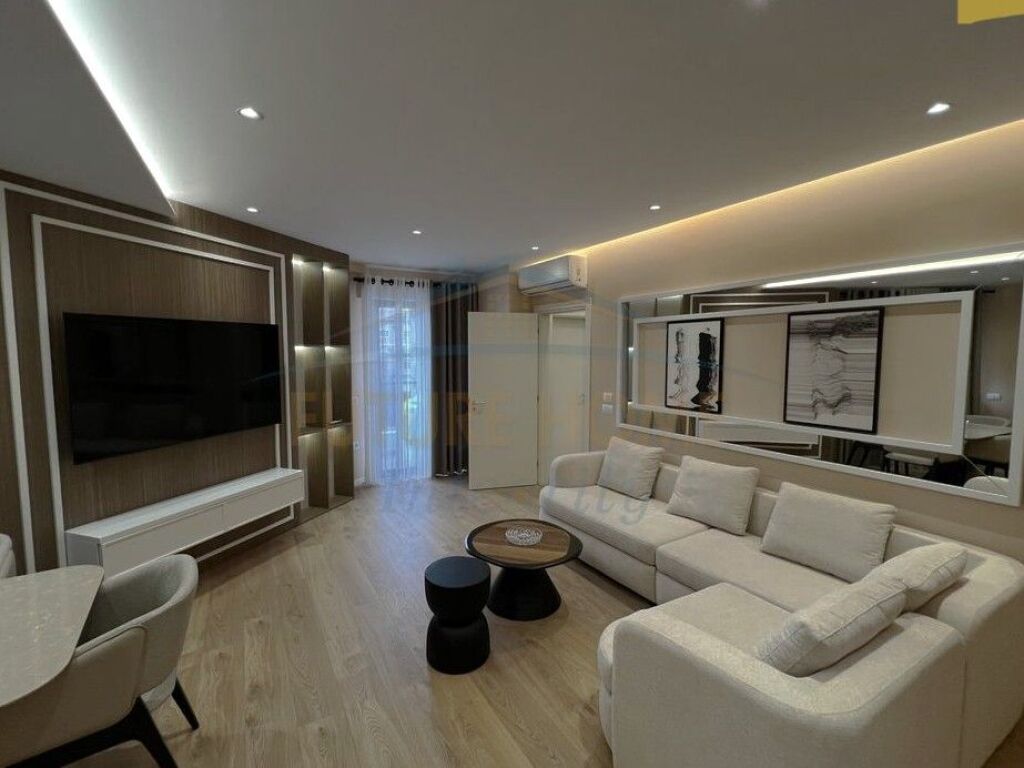 Shitet, Apartament 2+1+2+Post Parkimi, Rruga e Durrësit, Tiranë.