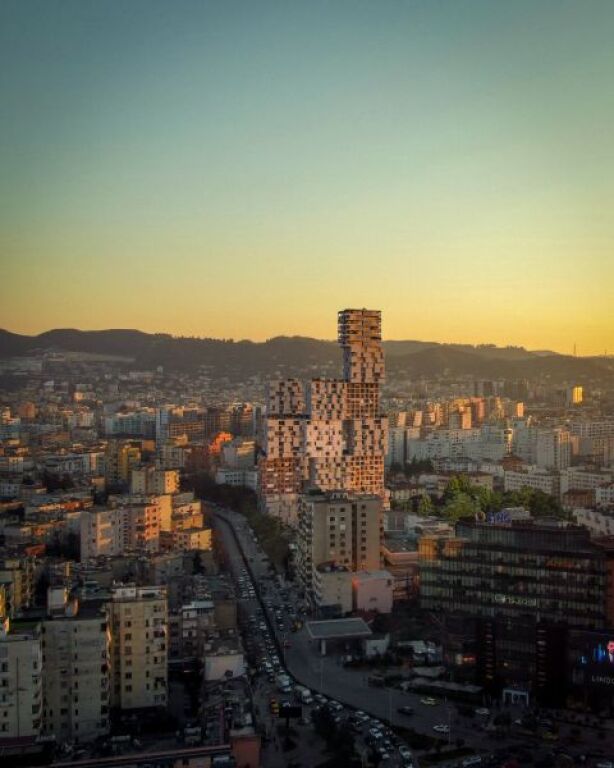 APARTMENT FOR SALE 2+1 (📍21 Dhjetori – Vertical Hour) 113 m², 9th Floor, South Exposure PRICE: €255,000 🔥