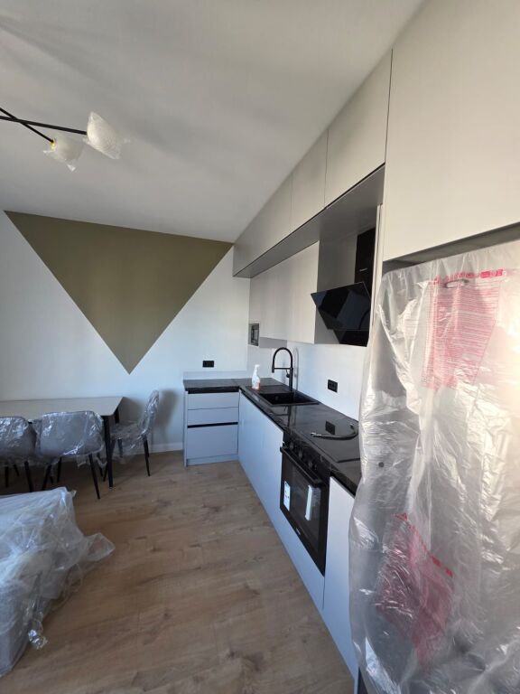 Shitet apartament 1+1 te shkembi kavajes