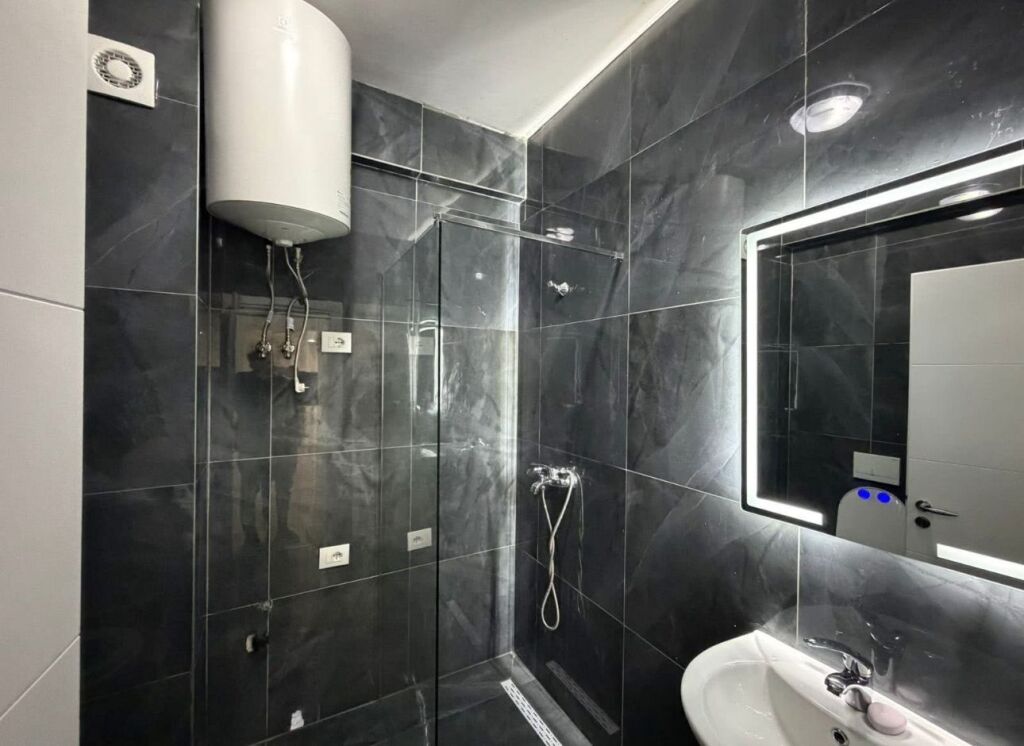 🏢 Appartamento 1+1 in affitto 📍 Posizione: Astir, vicino a Villa L2💰 Prezzo: 50.000 lek/mese