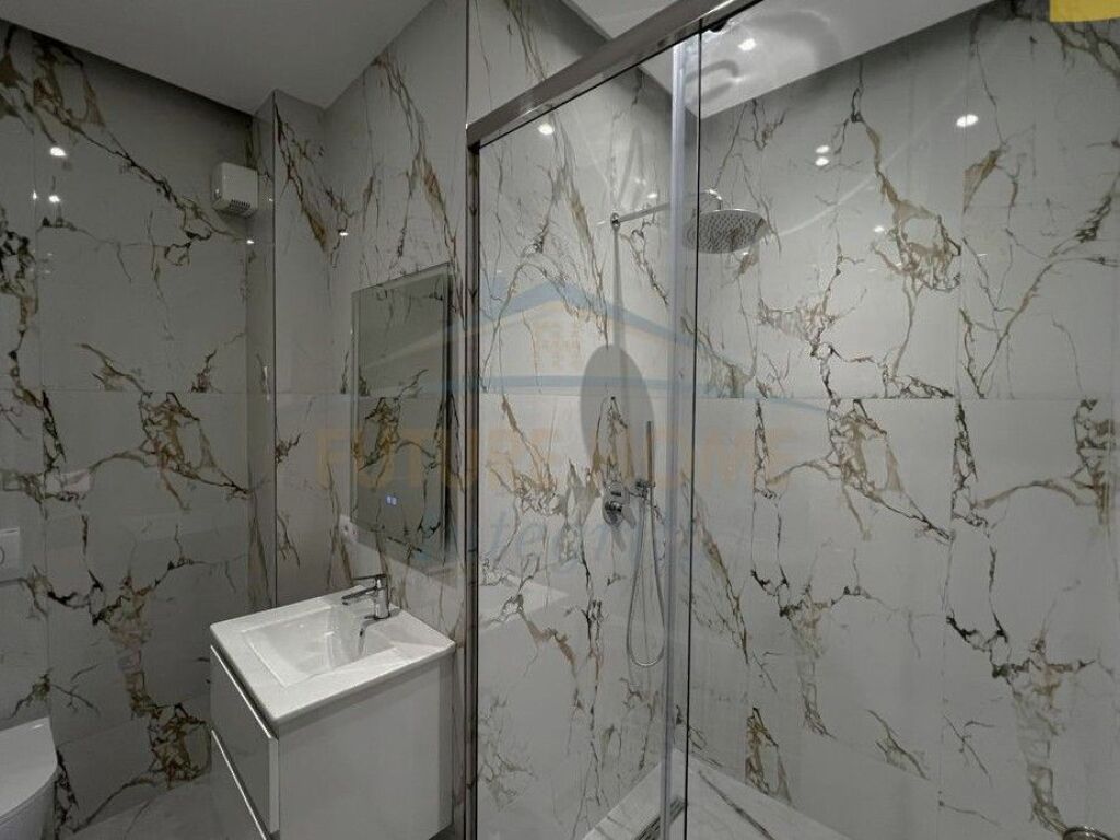 Shitet, Apartament 2+1+2+Post Parkimi, Rruga e Durrësit, Tiranë.