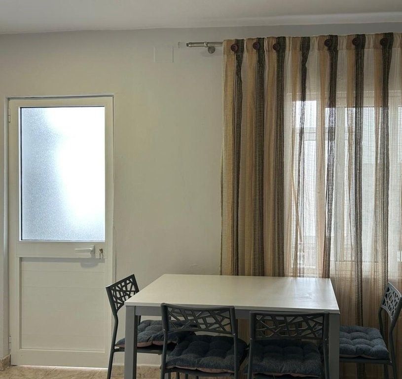 JEPET ME QERA APARTAMENT 1+1 TEK XHAMIA PRANE URES SE TABAKËVE