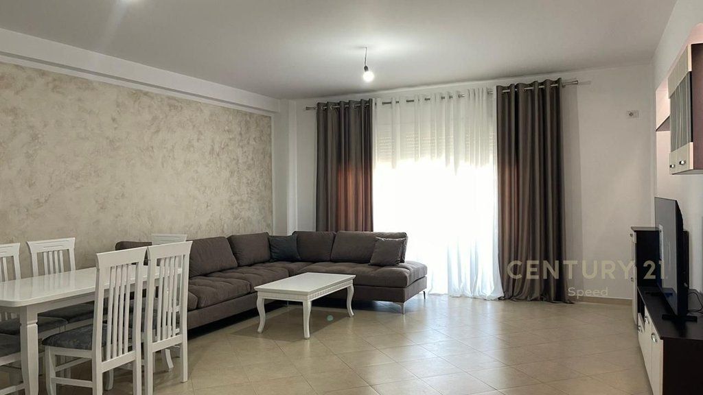 APARTAMENT 3+1+2 PER QIRA 5 MAJ