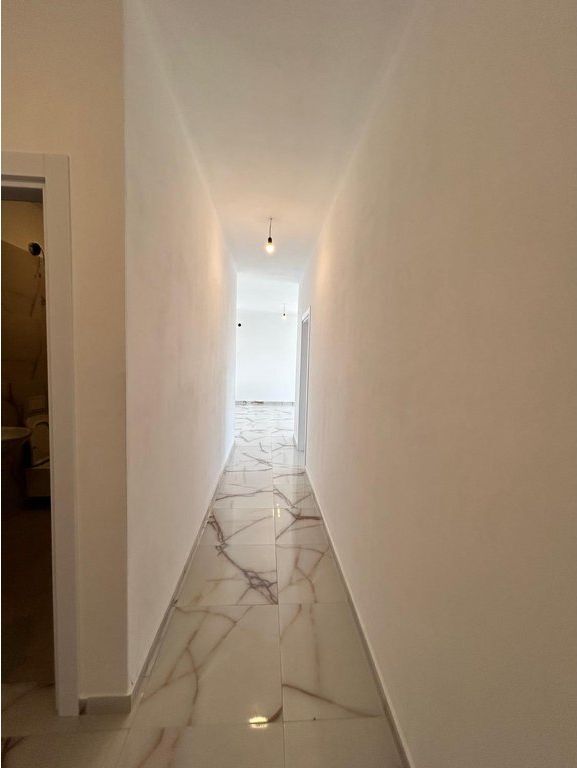 Apartament 2+1+2, Dy poste parkimi! Qira – Qendra e Tiranës!