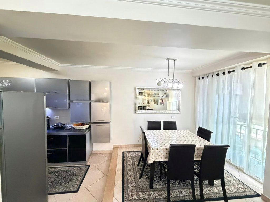 Appartamento in vendita a Bllok 2+1+2, vista e luce massima 320.000 €