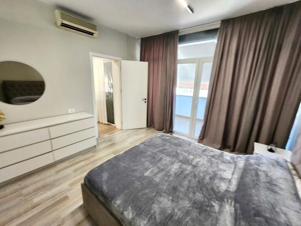 Me Qira Ap 2+1+2 Ballkone &amp; 1🚾 ( Ish 7 Xhuxhat/ QENDËR - Mulliri Vjetër📍 ) Pallat i Ri 100m² Jug 🌞 600€