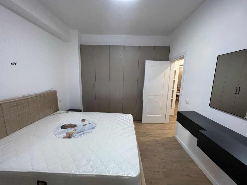 2+1+2 120 m2 piano 2 Zogu i Zi