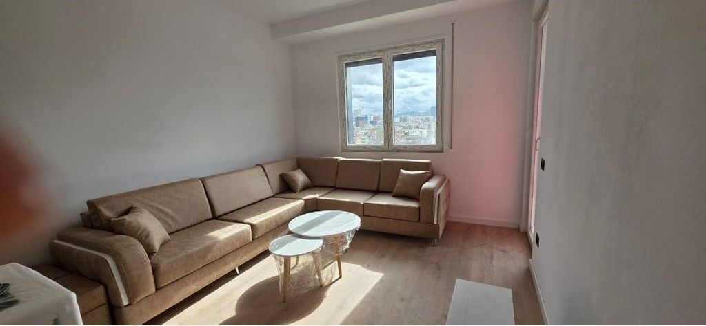 Paskuqan, Offriamo in affitto appartamento 1+1+ veranda, posto auto!