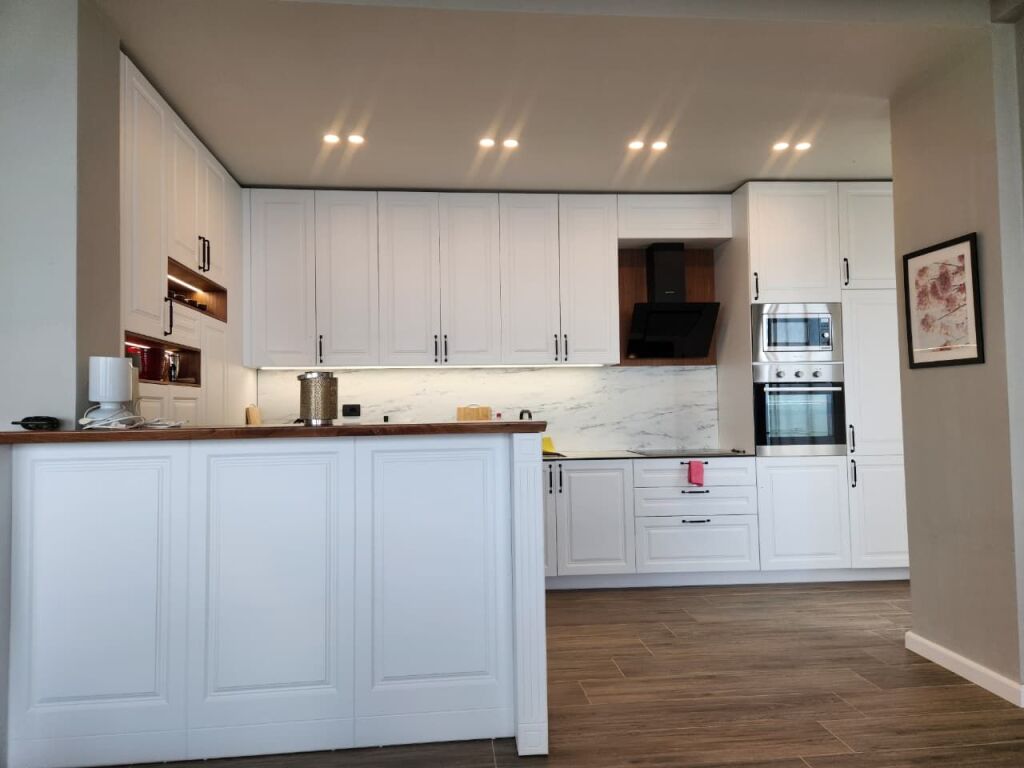 Apartament luksoz për shitje në Lungomare