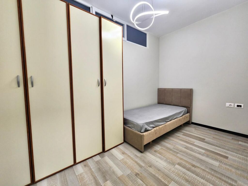 Me Qira Ap 2+1+2 Ballkone &amp; 1🚾 ( Ish 7 Xhuxhat/ QENDËR - Mulliri Vjetër📍 ) Pallat i Ri 100m² Jug 🌞 600€