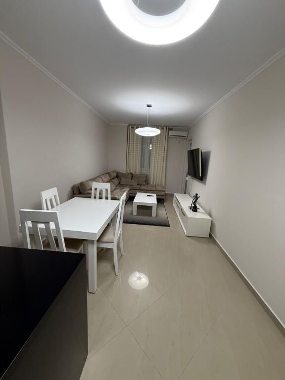 📣 Qera Apartament 2+1  📍 Kompleksi Magnet – 21 Dhjetori 💰 Çmimi: 75,000 lekë / muaj (i diskutueshëm)