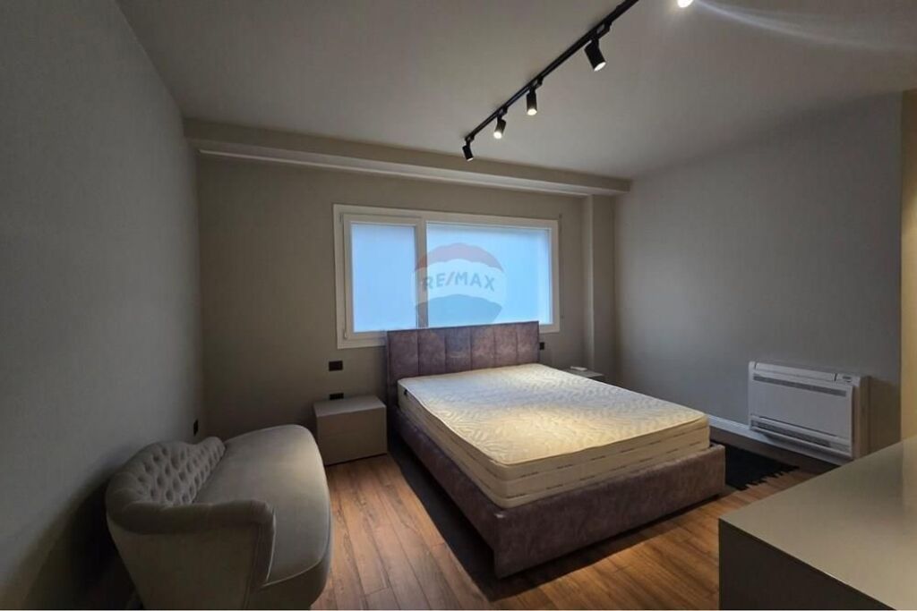 Apartament 3+1 per shitje te Long Hill