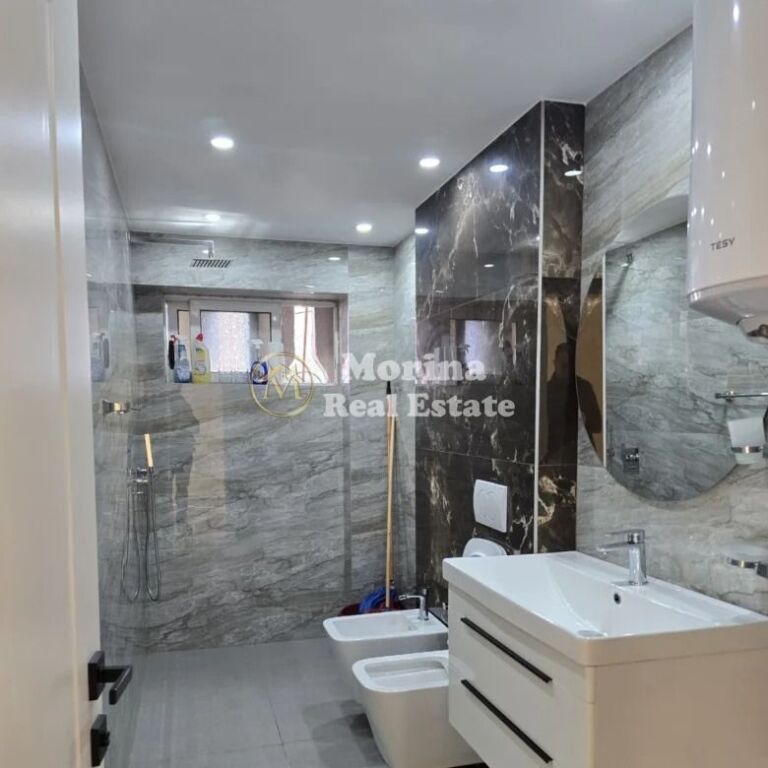 Qera | Ambjent Biznesi | Skanderbeg Square | 900 €/muaj