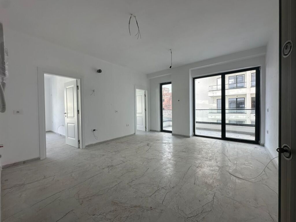 Shitet apartament 2+1 tek Liburna , Mali i Robit