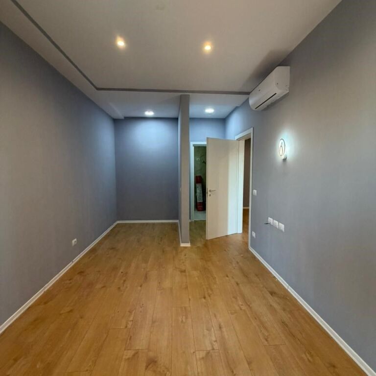 🏢 Ambient Biznesi / Zyrë me Qira – Garden Building ✨