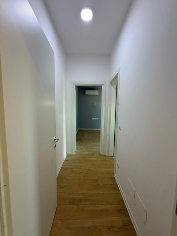 AMBIENT ZYRE PER QERA TEK RRUGA E KAVAJES