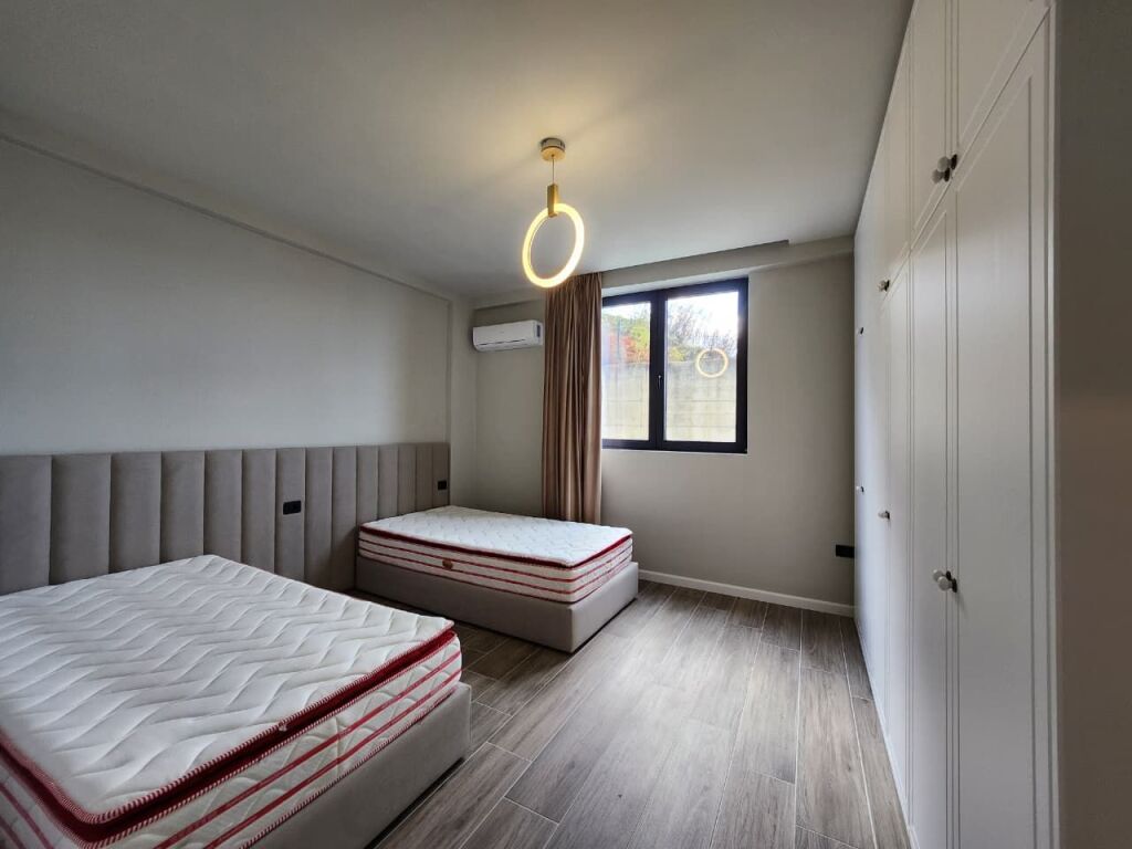 Apartament luksoz për shitje në Lungomare