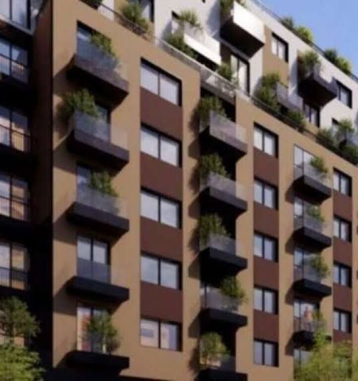 Shiten 2 parkime në -1 📍 Zona: Ish Fusha e Aviacionit 💶 Çmimi: 13.500€ secili