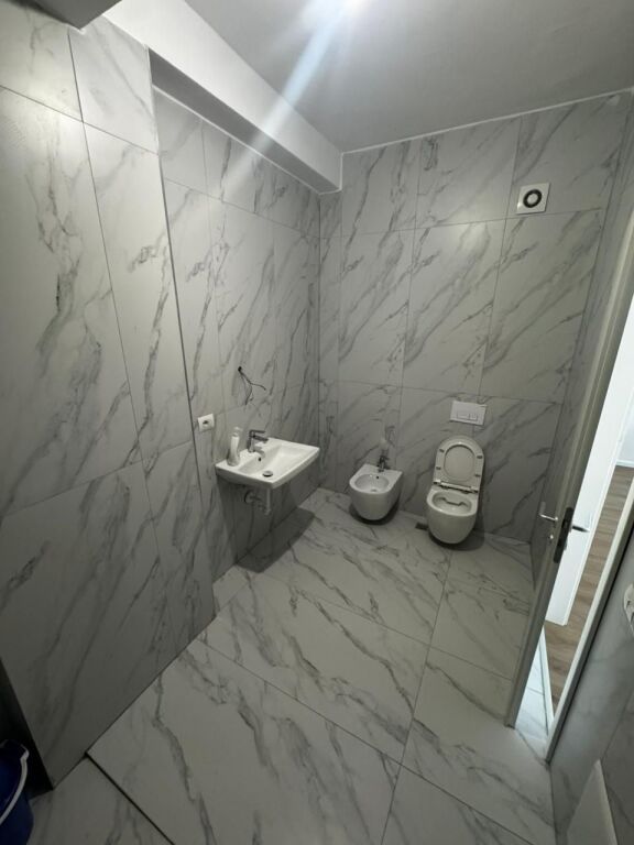 Shitet Apartament 1+1