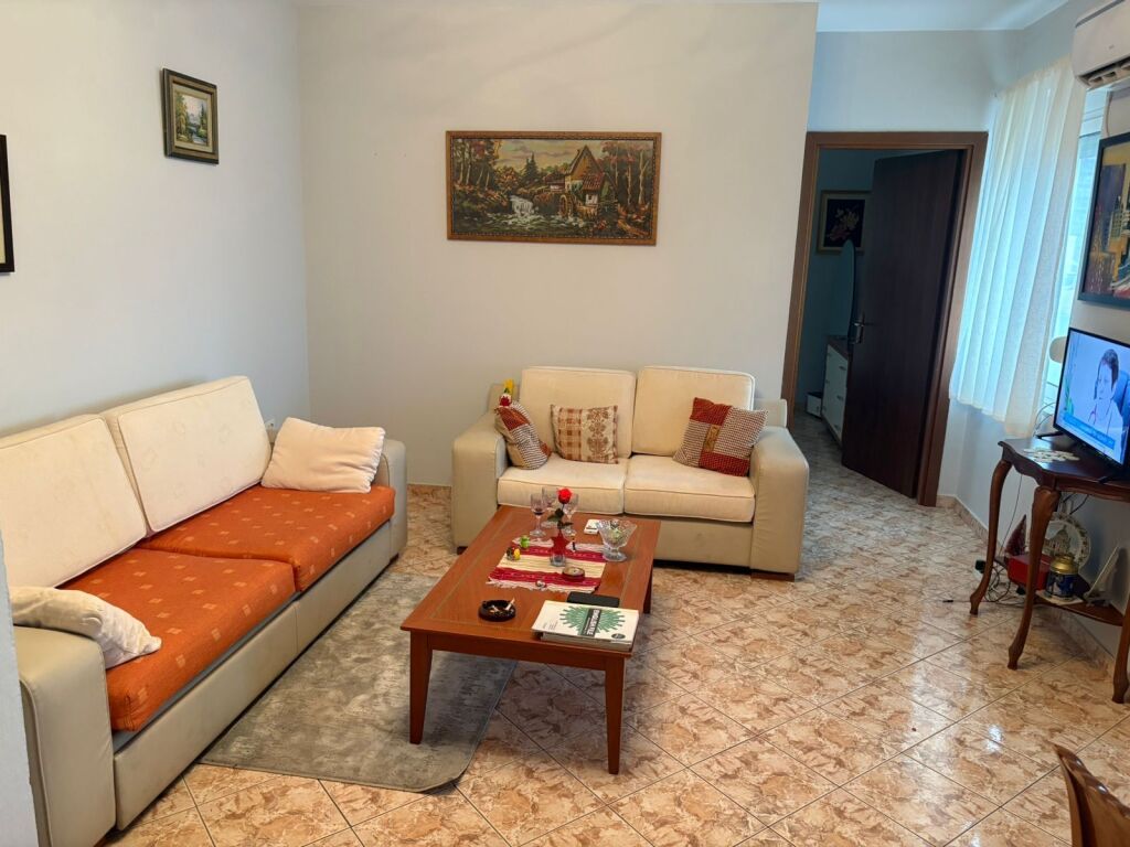 Jepet apartament 1+1 me qira tek Rruga e Kavajes