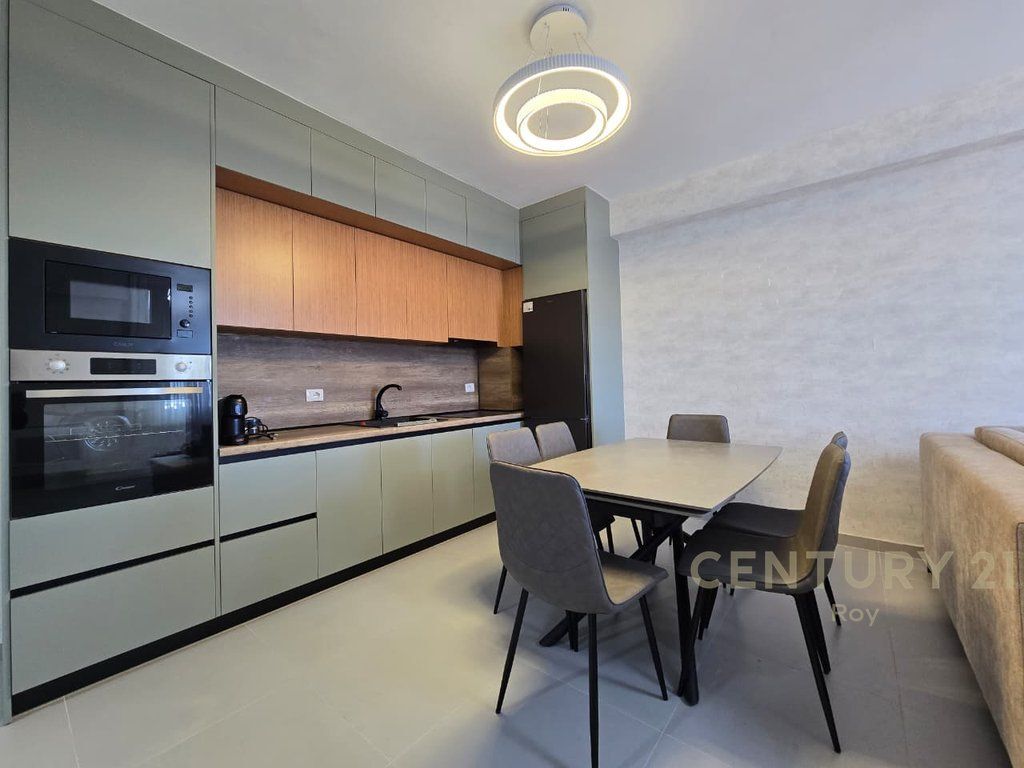 SHITET APARTAMENT 2+1+2 ME PAMJE NGA DETI NE GOLEM