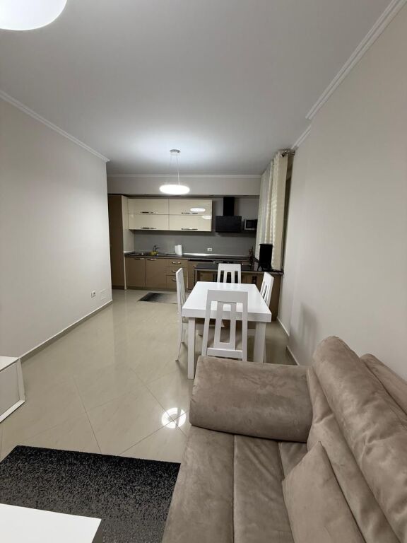 📣 Qera Apartament 2+1  📍 Kompleksi Magnet – 21 Dhjetori 💰 Çmimi: 75,000 lekë / muaj (i diskutueshëm)