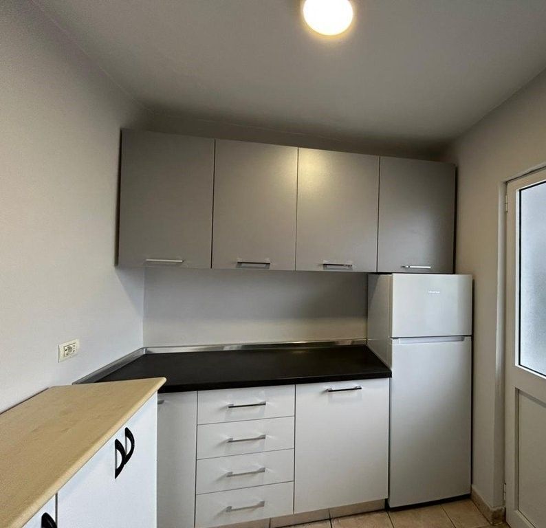 JEPET ME QERA APARTAMENT 1+1 TEK XHAMIA PRANE URES SE TABAKËVE