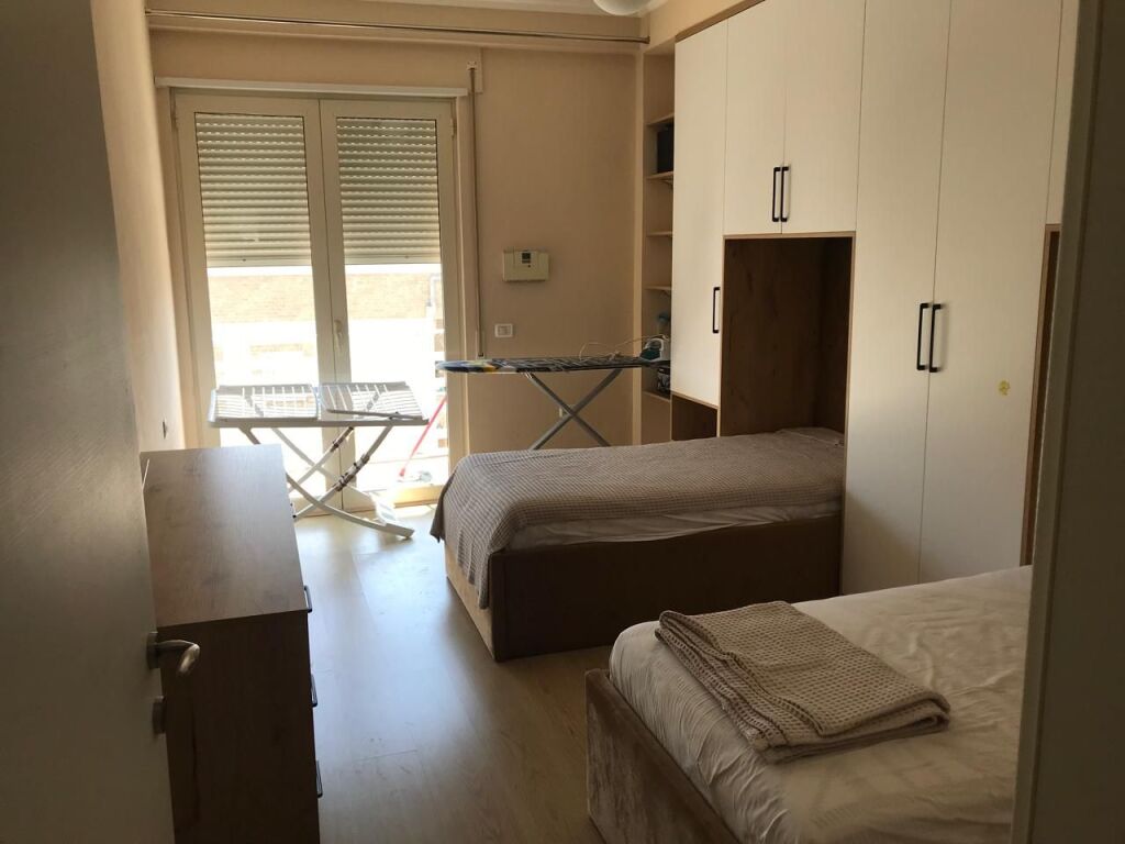 Jepet me qera 2+2 mobiluar liqeni thate 699 eu