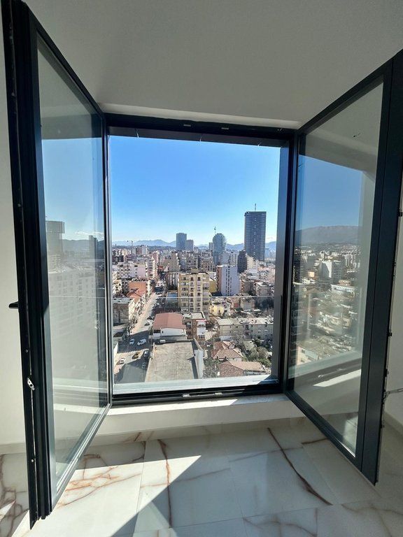 Apartament 2+1+2, Dy poste parkimi! Qira – Qendra e Tiranës!