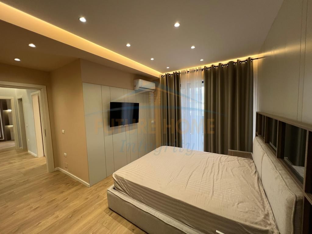 Shitet apartament 2+1+2+post parkimi Rruga e Durresit