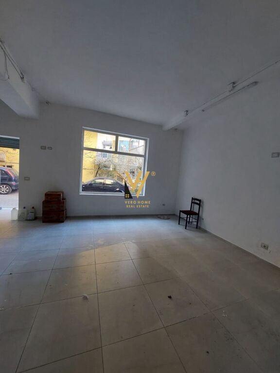 JEPET DYQAN 100 M2 ME QERA TE TREGU ELEKTRIK 1.500 EURO