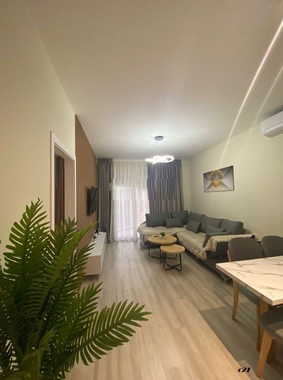 2+1 76m2 kati4 Zogu i Zi