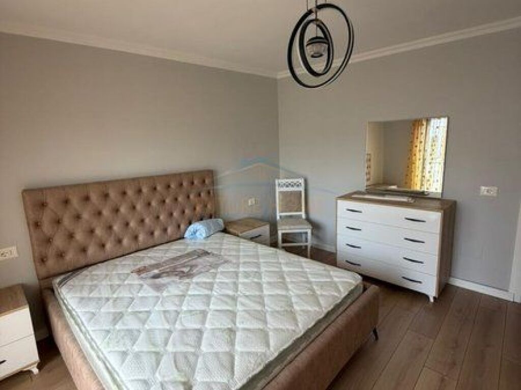 Qera, Apartament 1+1 21 Dhjetori ,pran Mozaikut