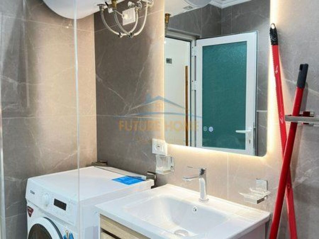 Shitet apartament 1+1, Shkolla Bajram Curri, Tirane